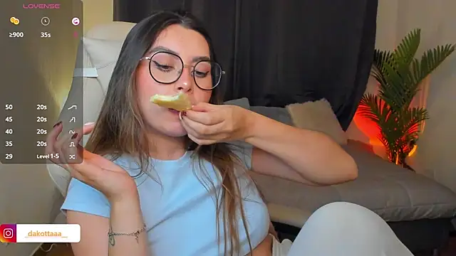 dakottaa  online show from 21, 4, 2026