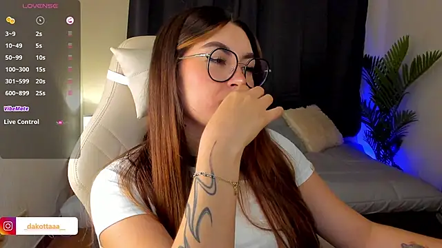 dakottaa  online show from 24, 9, 2025