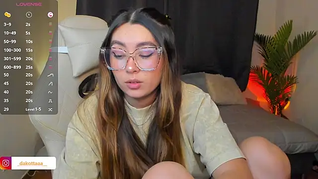 dakottaa  online show from 14, 4, 2026