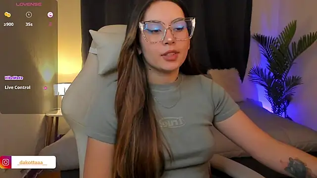 Snapshot of dakottaa_ chatting on 7, 2, 2026 dakottaa online show from 7, 2, 2026