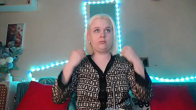 Karolina love  online show from 25, 1, 2025