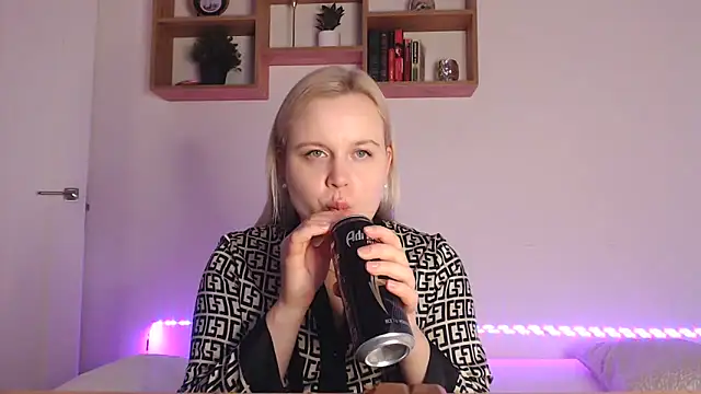 Karolina love  online show from 25, 10, 2025