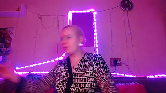 Karolina love  online show from 9, 1, 2025