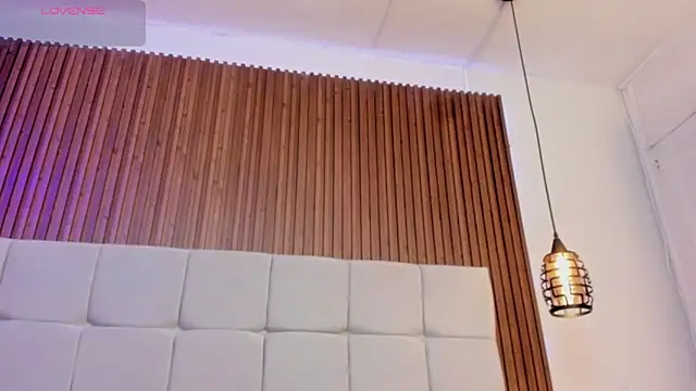 Saravy Blandon online show from 7, 4, 2026