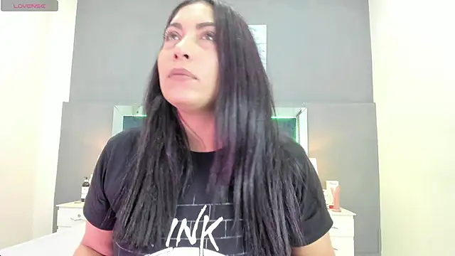 Lauralove 69 online show from 13, 1, 2026