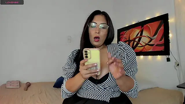 Lauralove 69 online show from 25, 4, 2026