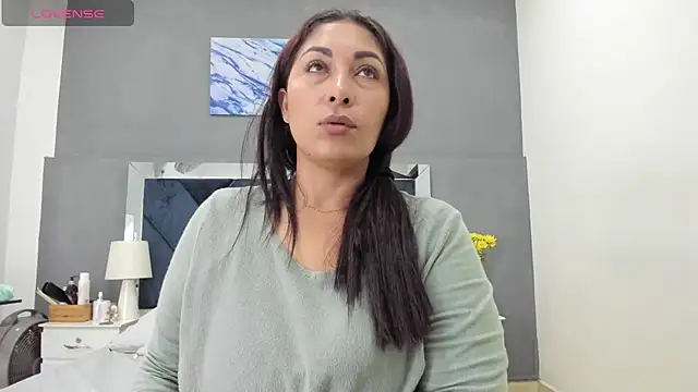 Lauralove 69 online show from 6, 11, 2025