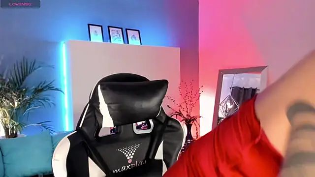 Snapshot of Megan_inked chatting on 12, 9, 2025 Megan inked online show from 12, 9, 2025