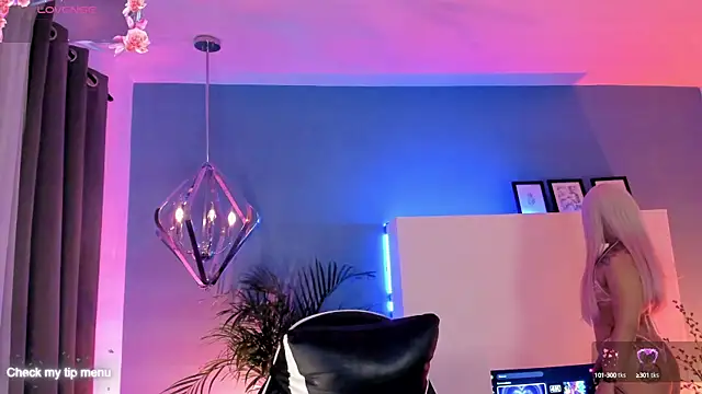 Snapshot of Megan_inked chatting on 26, 9, 2025 Megan inked online show from 26, 9, 2025