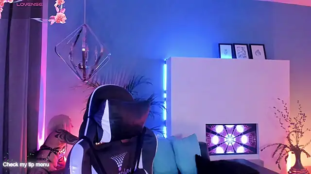 Snapshot of Megan_inked chatting on 9, 10, 2025 Megan inked online show from 9, 10, 2025