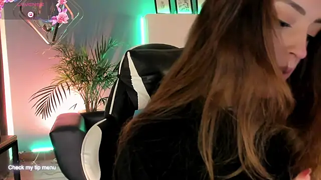 Snapshot of Megan_inked chatting on 25, 11, 2025 Megan inked online show from 25, 11, 2025