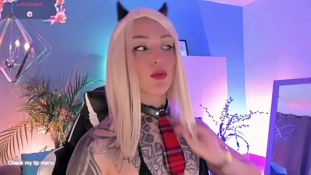 Snapshot of Megan_inked chatting on 8, 11, 2025 Megan inked online show from 8, 11, 2025