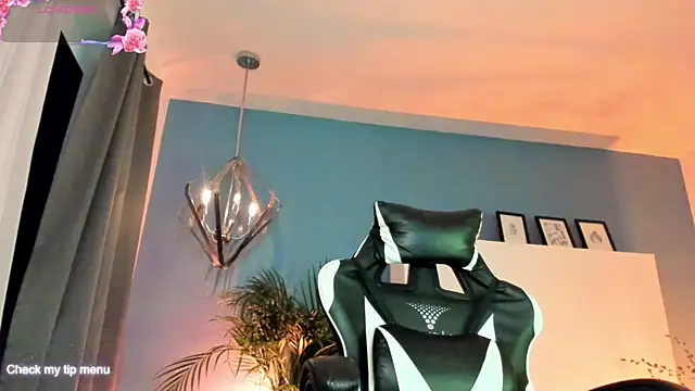 Snapshot of Megan_inked chatting on 1, 10, 2025 Megan inked online show from 1, 10, 2025