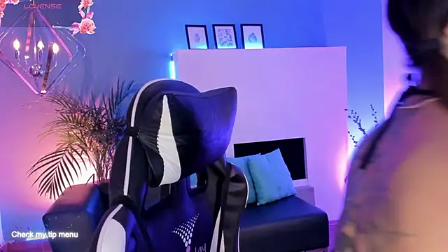 Snapshot of Megan_inked chatting on 18, 11, 2025 Megan inked online show from 18, 11, 2025