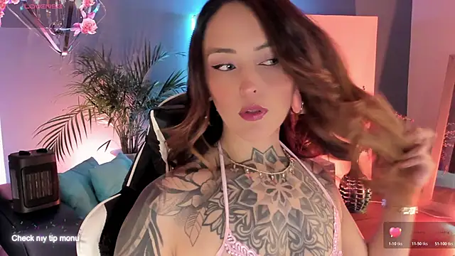 Snapshot of Megan_inked chatting on 6, 11, 2025 Megan inked online show from 6, 11, 2025