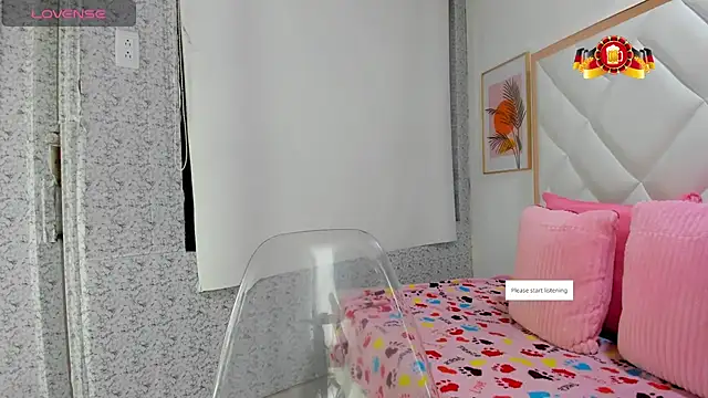 Snapshot of EmiliBonnie chatting on 1, 10, 2025 EmiliBonnie online show from 1, 10, 2025