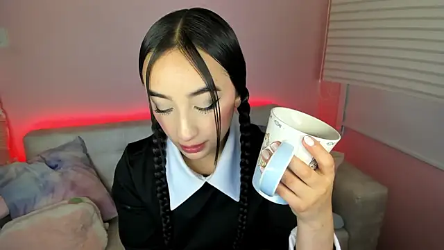 tinysara online show from 13, 4, 2026