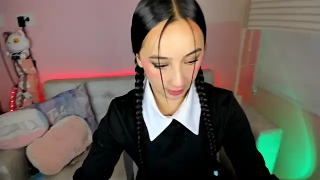 tinysara online show from 4, 7, 2026