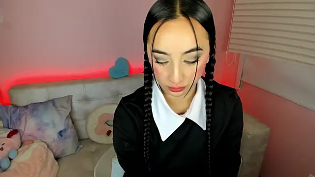 tinysara online show from 4, 5, 2026