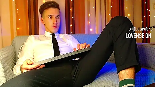 Midnighter  online show from 16, 12, 2025