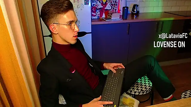 Midnighter  online show from 22, 9, 2025