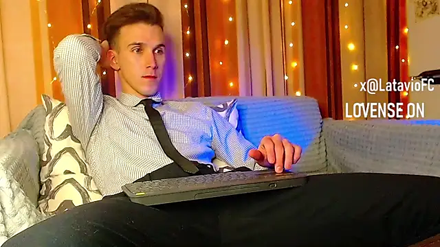 Midnighter  online show from 23, 12, 2025