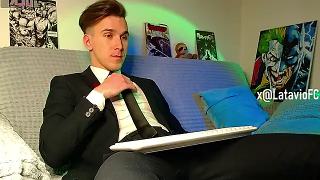 Midnighter  online show from 13, 5, 2026