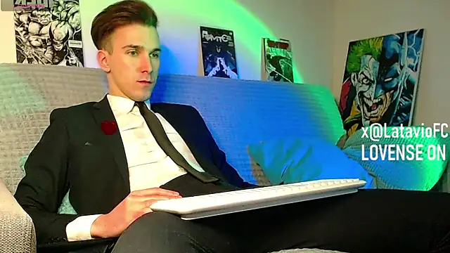 Midnighter  online show from 8, 4, 2026