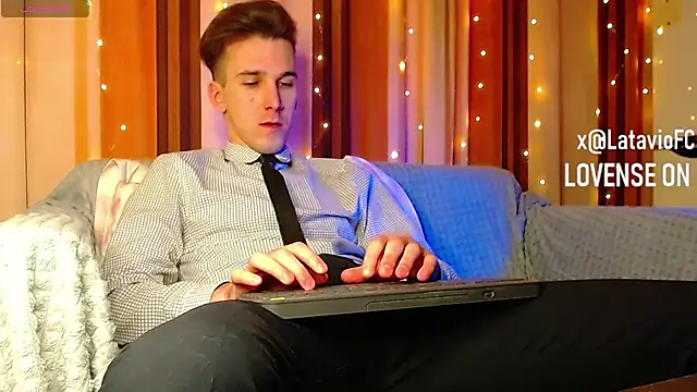 Midnighter  online show from 5, 2, 2026