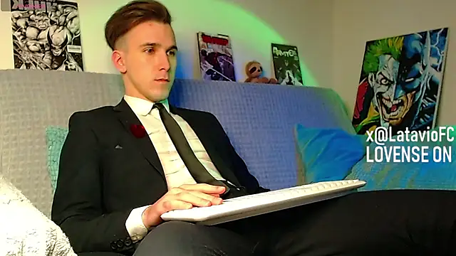 Midnighter  online show from 14, 5, 2026