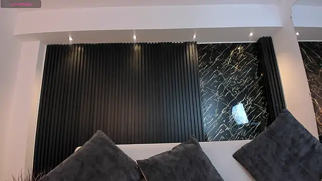 charlottewhitte online show from 12, 3, 2025