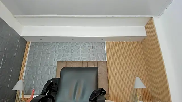 charlottewhitte online show from 15, 4, 2026