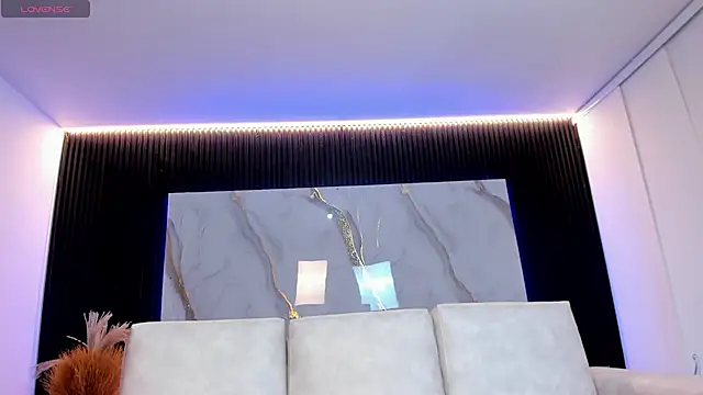 charlottewhitte online show from 7, 2, 2026