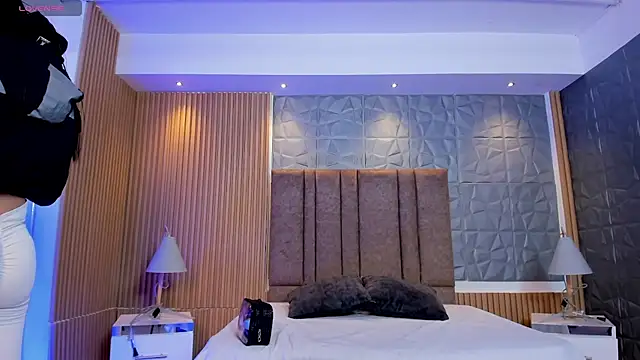 charlottewhitte online show from 11, 2, 2026