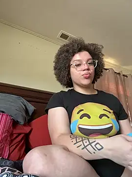 Snapshot of QueenNuttCollector chatting on 4, 2, 2026 QueenNuttCollector online show from 4, 2, 2026