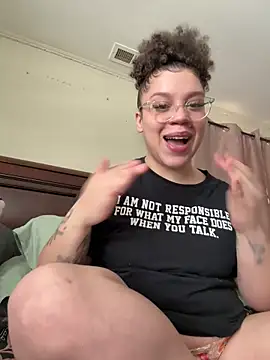 Snapshot of QueenNuttCollector chatting on 12, 2, 2026 QueenNuttCollector online show from 12, 2, 2026