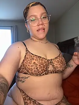 QueenNuttCollector online show from 23, 10, 2025