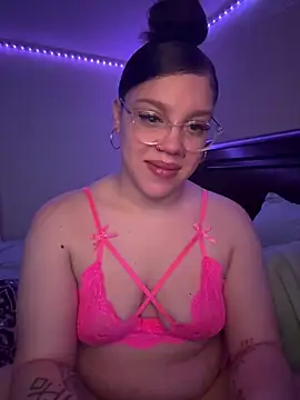 Snapshot of QueenNuttCollector chatting on 1, 3, 2026 QueenNuttCollector online show from 1, 3, 2026