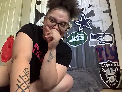 QueenNuttCollector online show from 12, 5, 2026