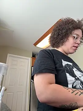 Snapshot of QueenNuttCollector chatting on 3, 2, 2026 QueenNuttCollector online show from 3, 2, 2026