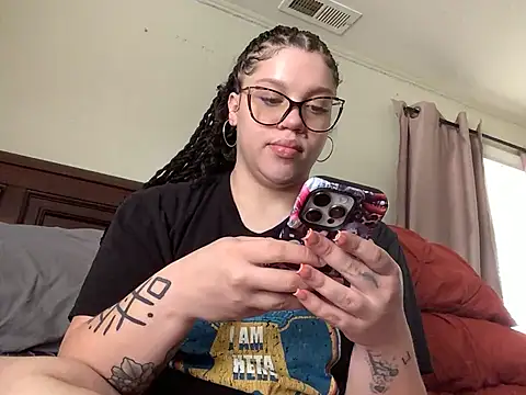 QueenNuttCollector online show from 22, 5, 2026