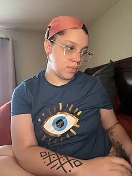 QueenNuttCollector online show from 24, 9, 2025