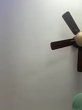 QueenNuttCollector online show from 18, 12, 2025