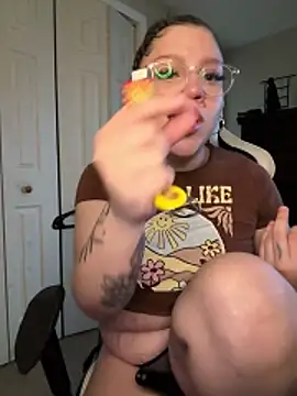 Snapshot of QueenNuttCollector chatting on 3, 3, 2026 QueenNuttCollector online show from 3, 3, 2026