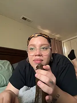 QueenNuttCollector online show from 11, 11, 2025