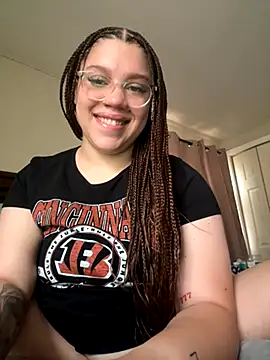 QueenNuttCollector online show from 18, 11, 2025