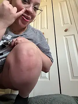 QueenNuttCollector online show from 10, 4, 2026