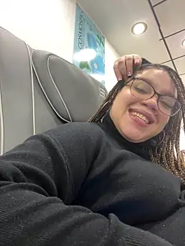 QueenNuttCollector online show from 17, 1, 2025