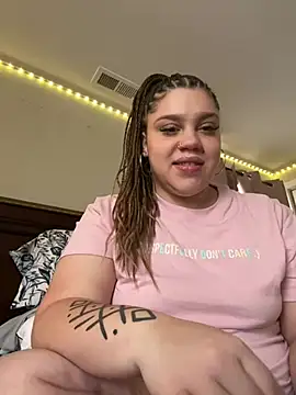 QueenNuttCollector online show from 25, 1, 2025