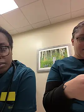 QueenNuttCollector online show from 14, 1, 2025